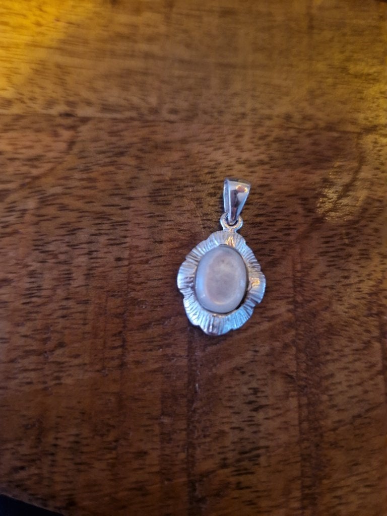 Antiek, zilveren hangertje met parelmoer., Ophalen of Verzenden, Zilver, Hanger, Met edelsteen
