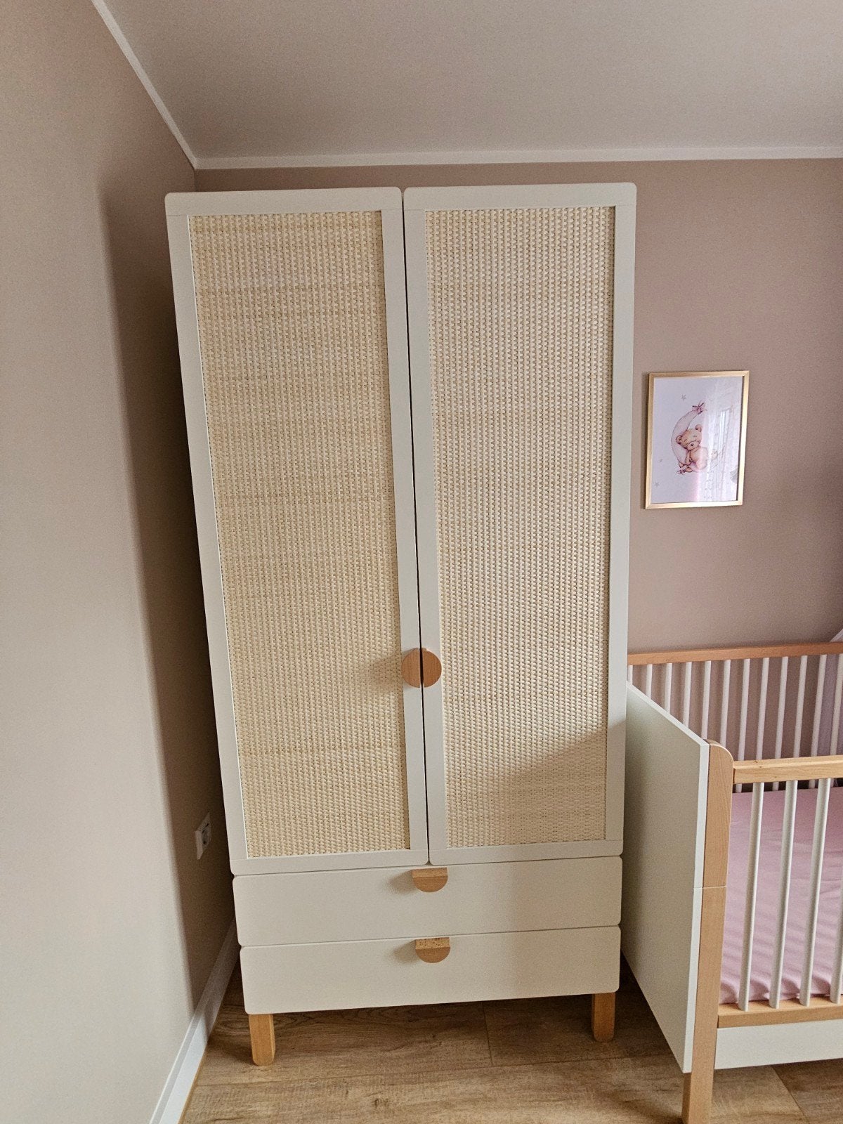 Complete babykamer: ledikant, commode en kledingkast, Ophalen, Zo goed als nieuw, Jongetje of Meisje