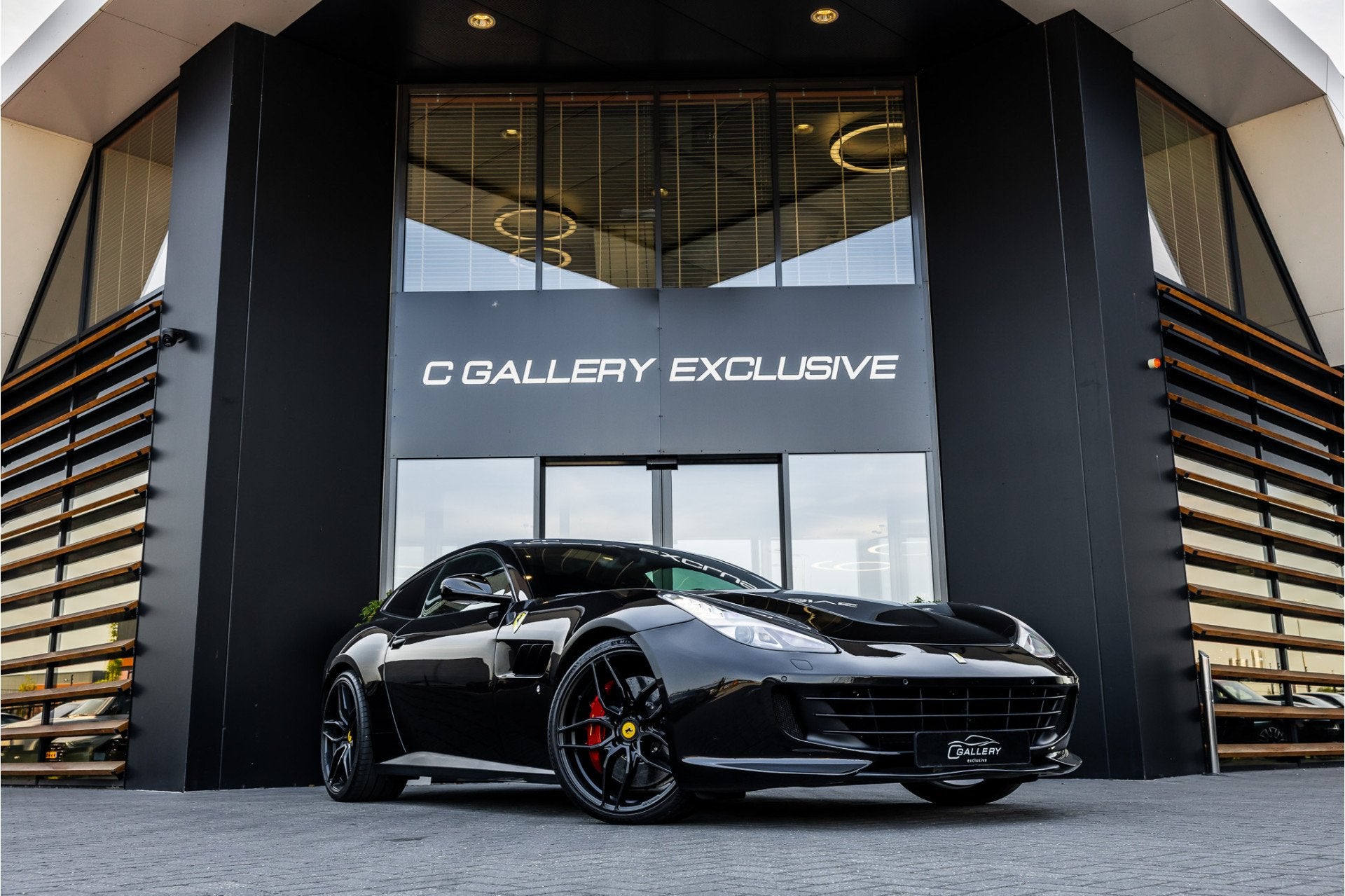 Ferrari GTC4Lusso 6.3 V12 - 4-zits l Lift l Passenger Displa, Auto's, Automaat, Dealer onderhouden, Zwart, 12 cilinders