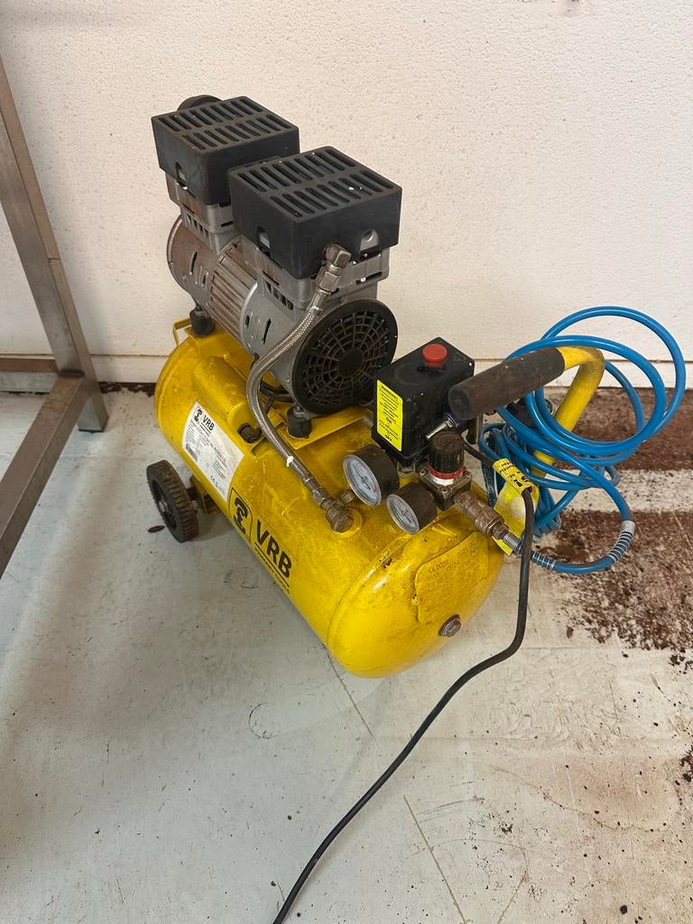 VRB Compressor LCS24-1.0 - 24L, 8 bar, 126 l/min, Gebruikt, 6 tot 10 bar, Ophalen of Verzenden, Minder dan 200 liter/min