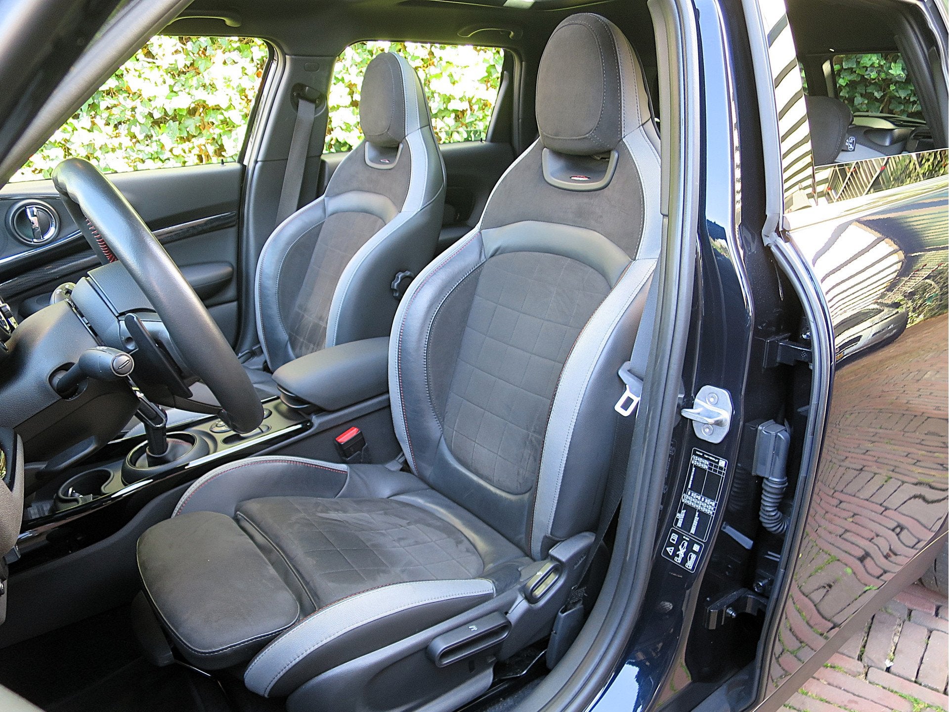MINI Clubman 2.0 JCW ALL4 Chili F54 LCI NL-auto, 306pk, Pano, 1525 kg, Gebruikt, 4 cilinders, Blauw