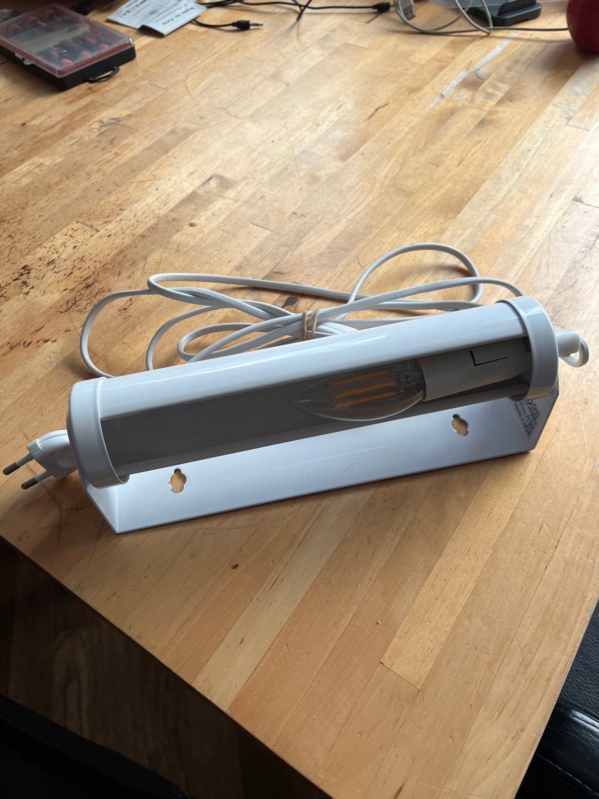 Witte wandlamp met E14 fitting en LED lamp (m2458183763) — Lampen ...