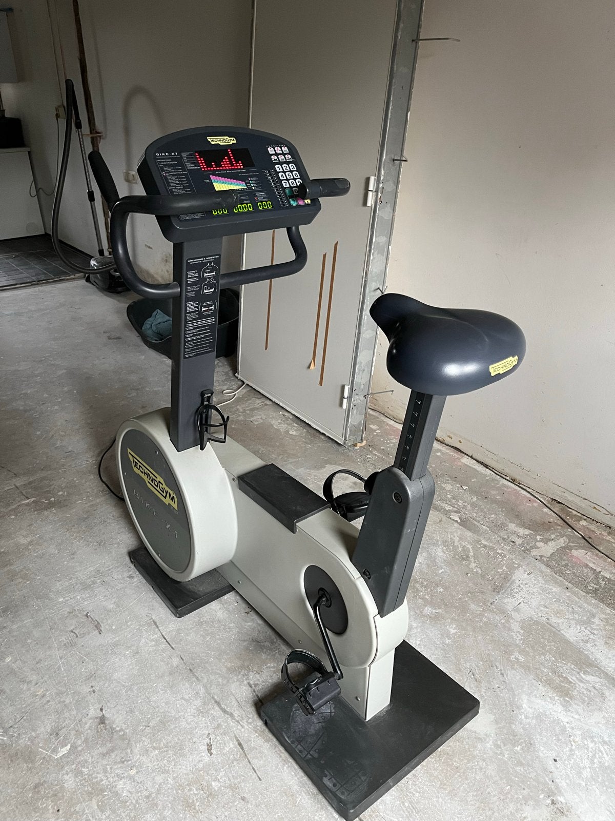 Technogym Bike XT Hometrainer - Robuust en Betrouwbaar, Sport en Fitness, Ophalen, Gebruikt, Metaal, Benen