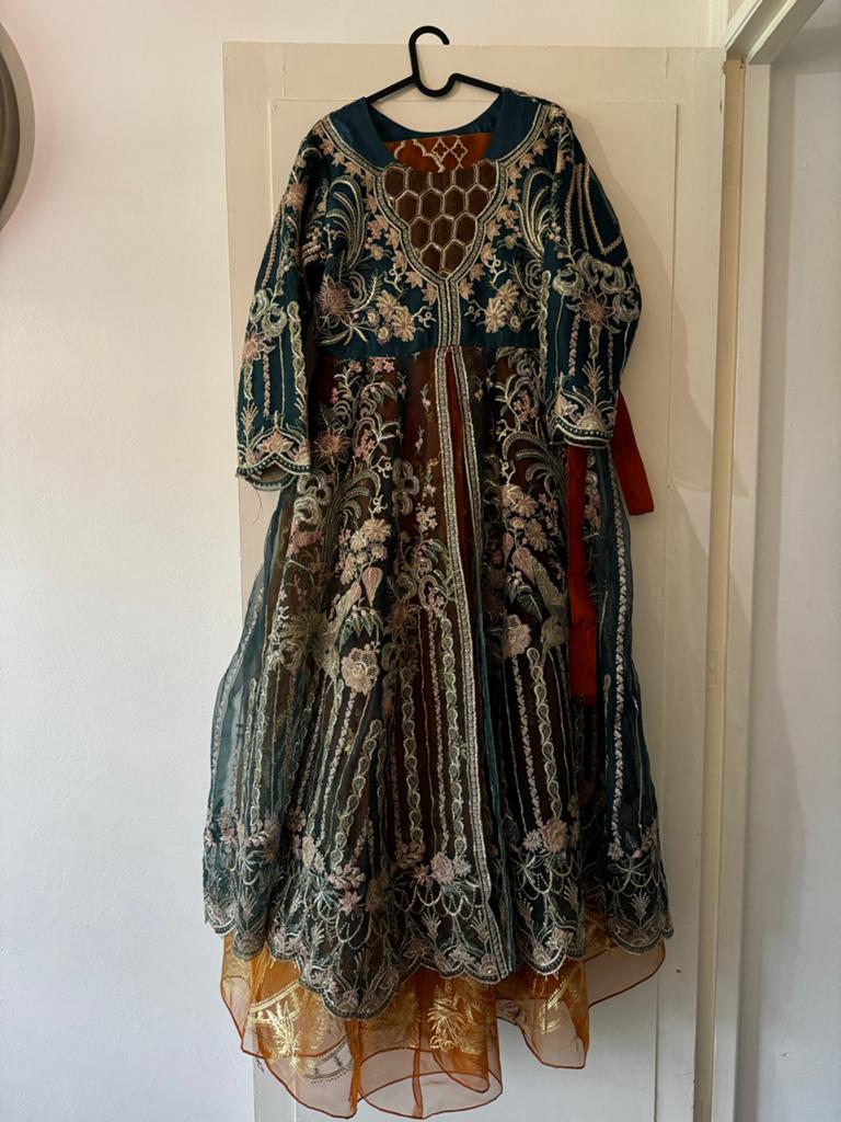 Nieuwe Indiase/Pakistaanse jurk - Prachtig geborduurd, Kleding | Dames, Jurken, Maat 38/40 (M), Nieuw, Ophalen of Verzenden, Onder de knie