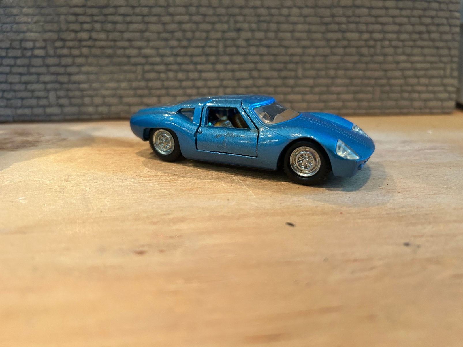 Ford Lola gt, Hobby en Vrije tijd, Modelauto's | 1:43, Ophalen of Verzenden, Zo goed als nieuw, Auto, Overige merken