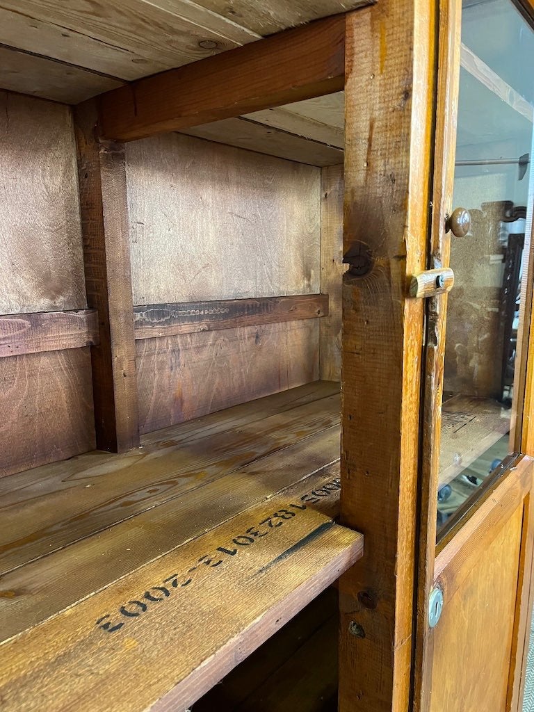 Hoge Vitrine of Servies kast, Met plank(en), Gebruikt, 100 tot 150 cm, 200 cm of meer