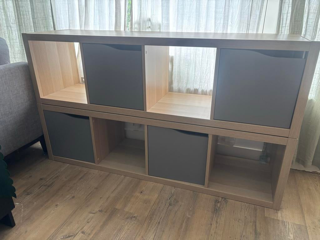 2x Kallax kast met 4 vakken - licht hout en grijs, Ophalen, Overige materialen, Zo goed als nieuw, Minder dan 150 cm