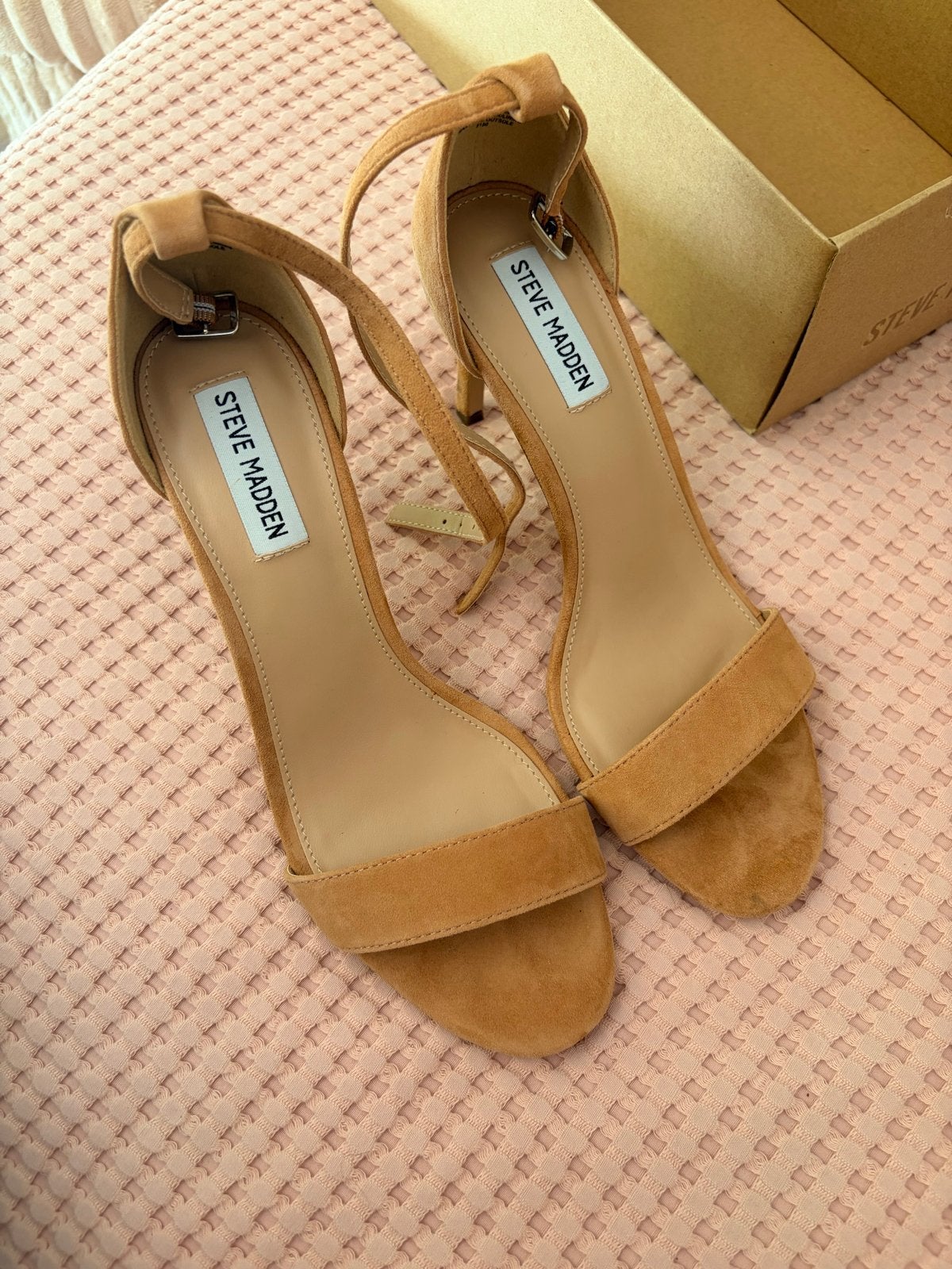 Steve Madden Jadelle Sandalen - Tan Suede Maat 40, Ophalen of Verzenden, Zo goed als nieuw, Bruin, Schoenen met hoge hakken