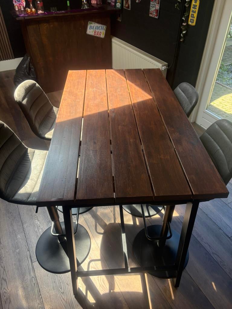 Bartafel met krukken, Ophalen, Zo goed als nieuw