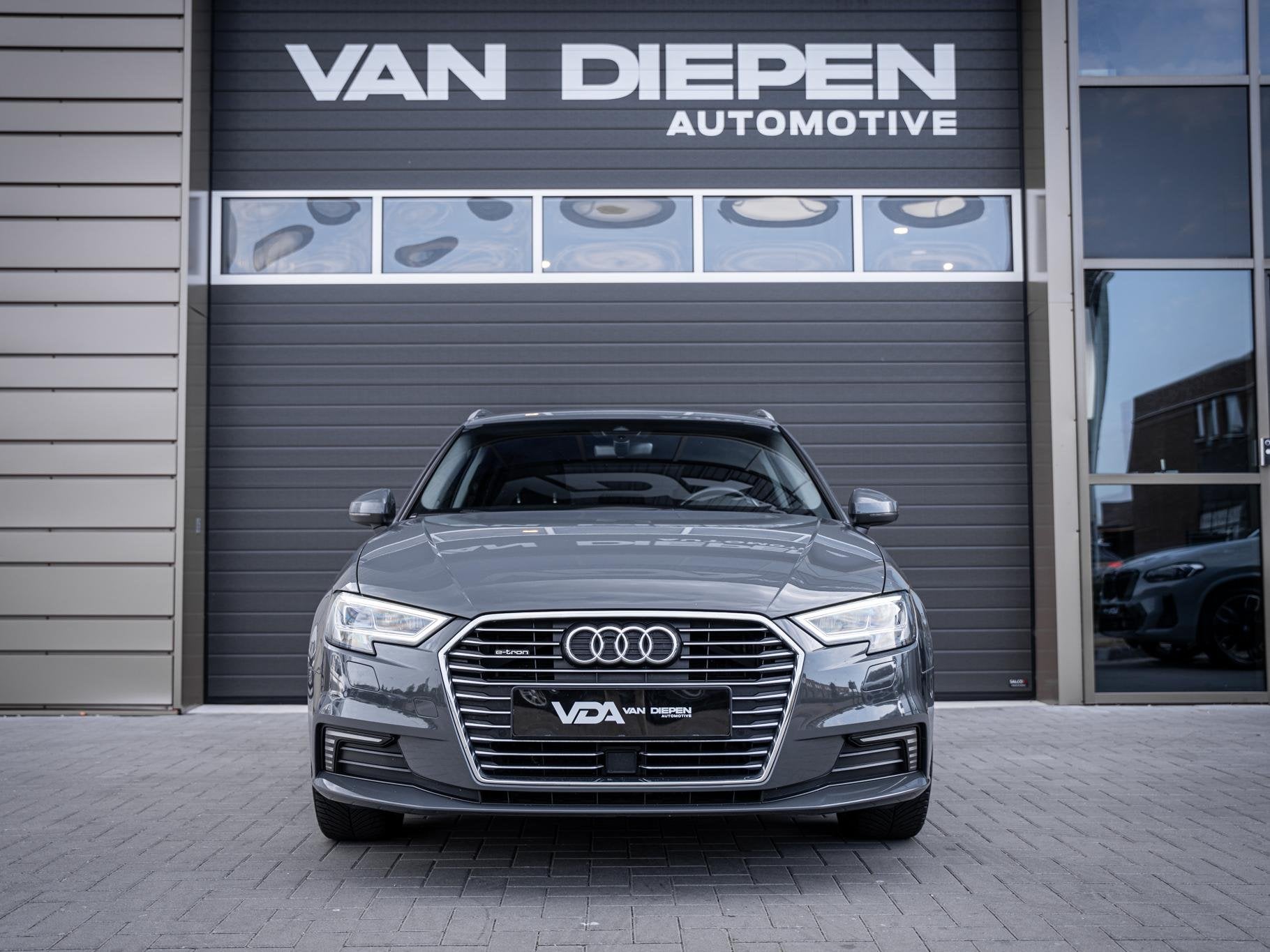 Audi A3 Sportback 40 e-tron Advance Sport - ACC l Trekh. l V, Auto's, Audi, Gebruikt, 4 cilinders, Leder en Stof, 750 kg