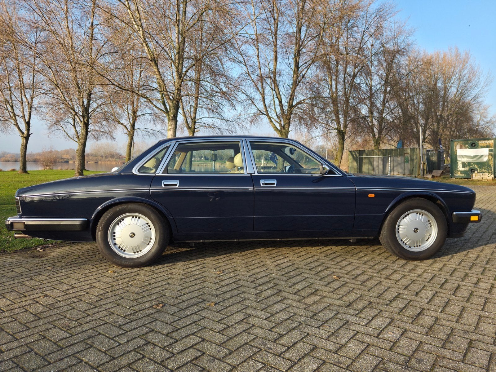 Daimler Double Six 6.0 V12 (1994), foto 3