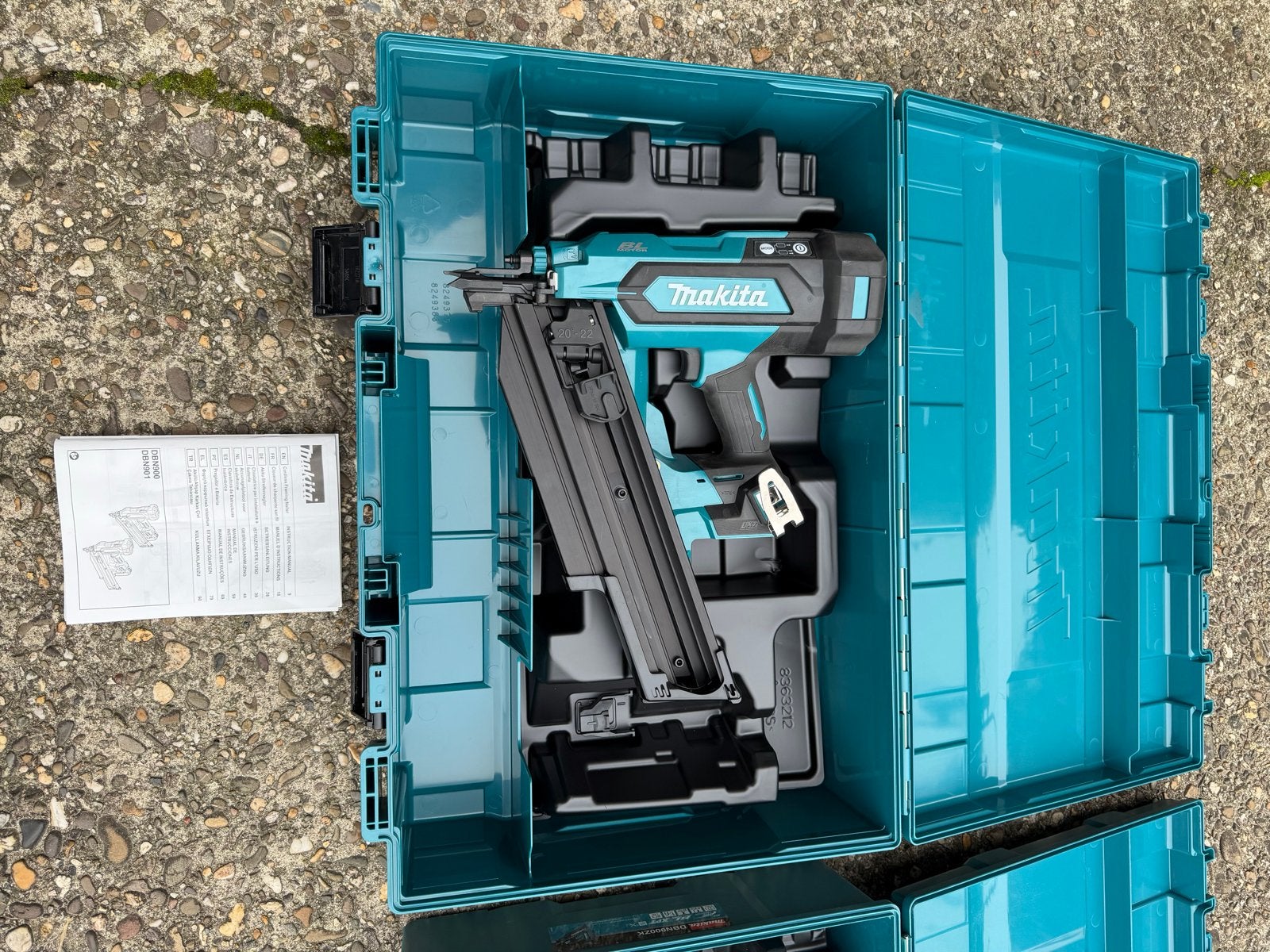 Makita DBN900ZK Tacker NIEUW INCL. bijbehorende stripnagels, Ophalen, Nieuw, Tacker/nietmachine, Makita