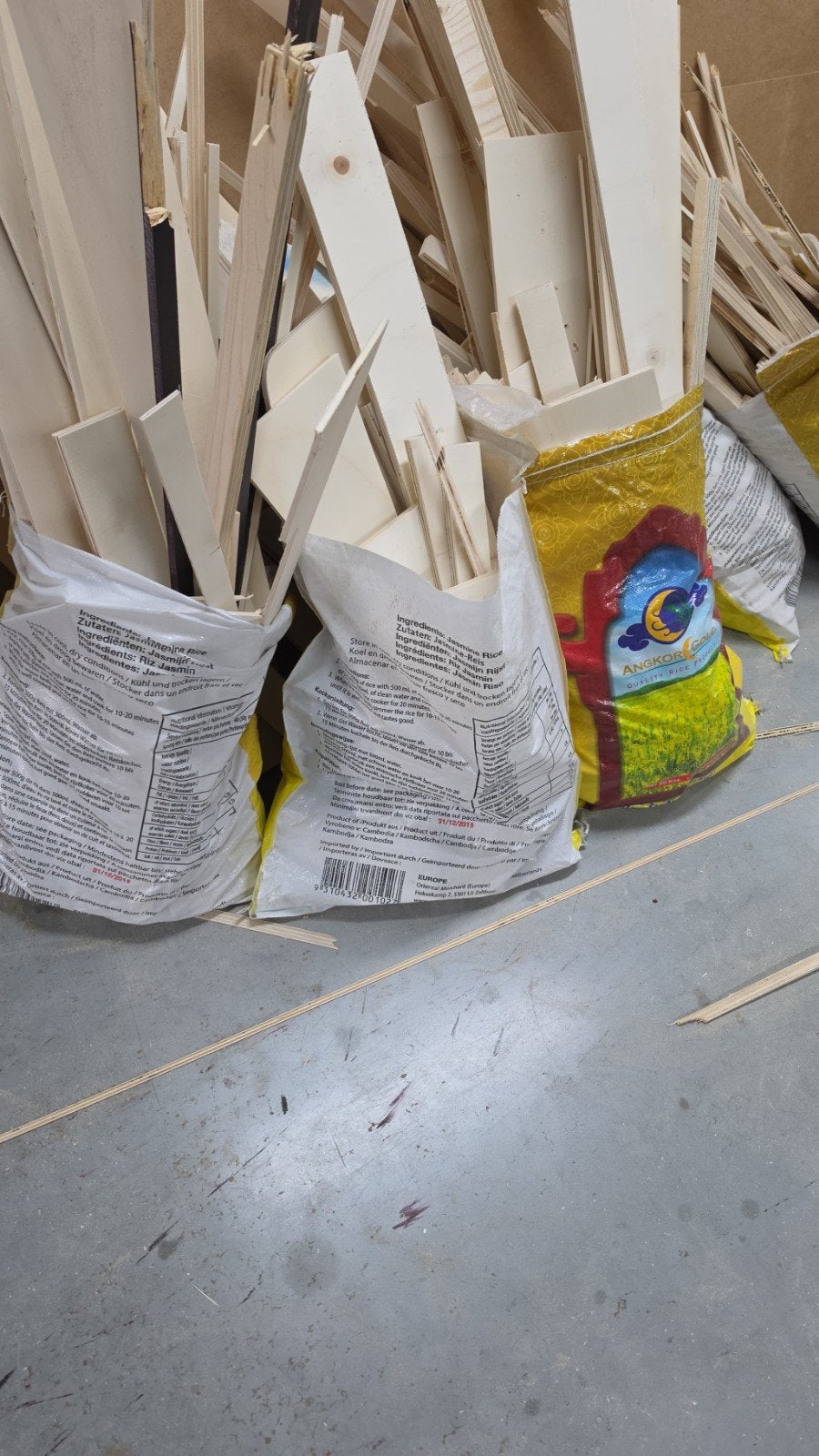Gratis kachelhout: kleine stukken nieuw hout, Minder dan 3 m³, Ophalen of Verzenden, Overige houtsoorten, Blokken