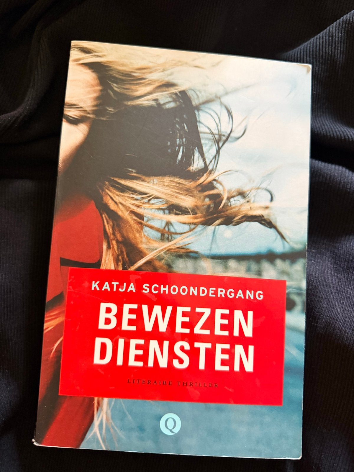 Katja Schoondermans - Bewezen Diensten (Literaire Thriller), Boeken, Thrillers, Nieuw, Nederland, Ophalen of Verzenden