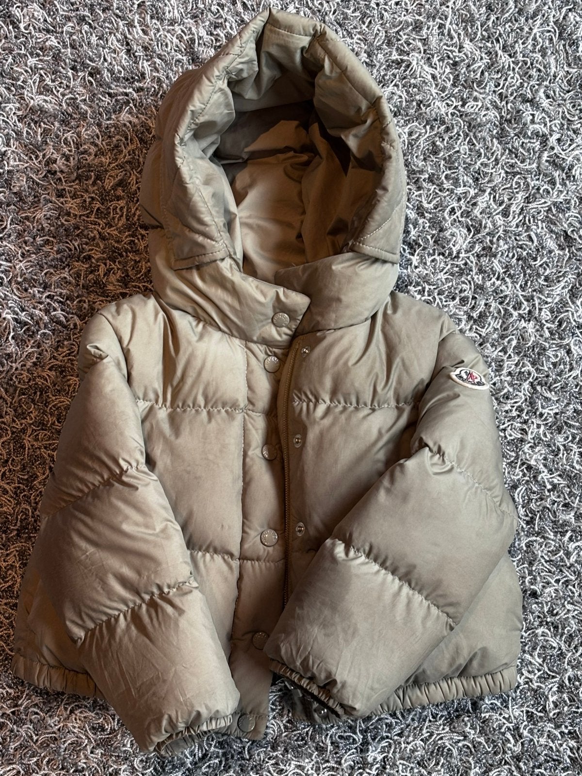 Moncler winterjas 2 jaar met embleem, Ophalen of Verzenden, Zo goed als nieuw, Meisje, Jas
