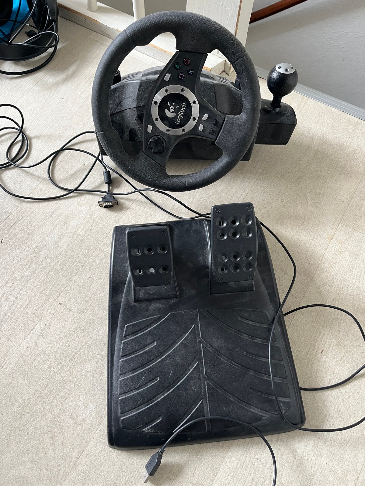 Logitech Driving Force Pro Racestuur met Pedalen en Shifter, Ophalen, Racestuur, Gebruikt, Force feedback