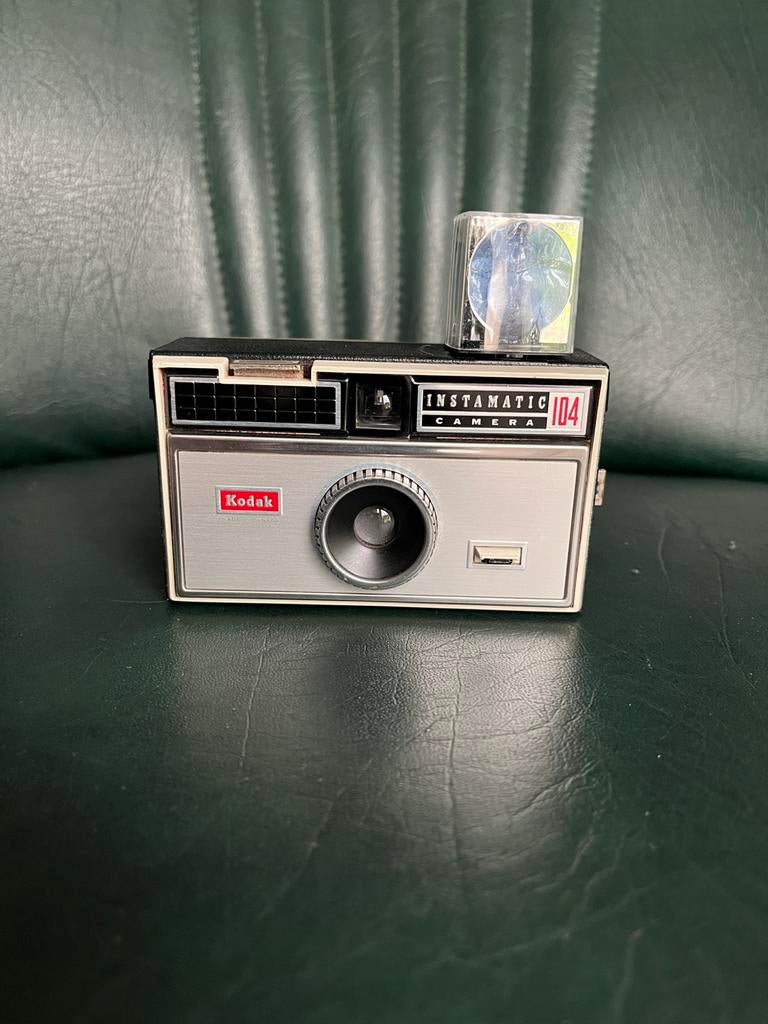 Kodak 104 Instamatic Camera inclusief Philips flitskubus, Gebruikt, Compact, ?, Kodak