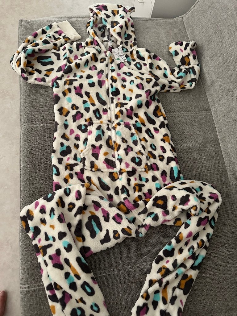 Onesie nieuw 158-164 vlekken print, Kinderen en Baby's, Kinderkleding | Maat 158, Meisje, Nieuw, Ophalen of Verzenden, Nacht- of Onderkleding