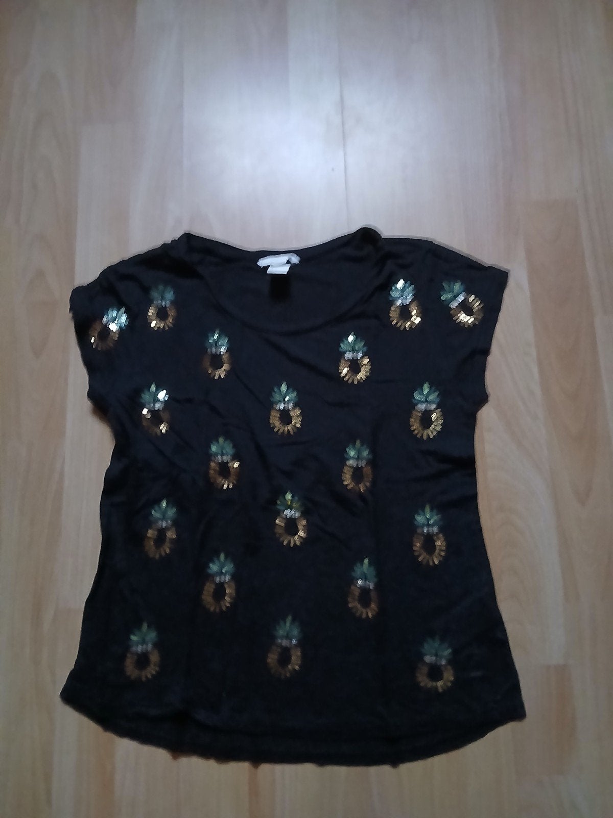 Een leuk zwart shirt met strassteentjes in maat M., H&M, Zwart, Zo goed als nieuw, Korte mouw