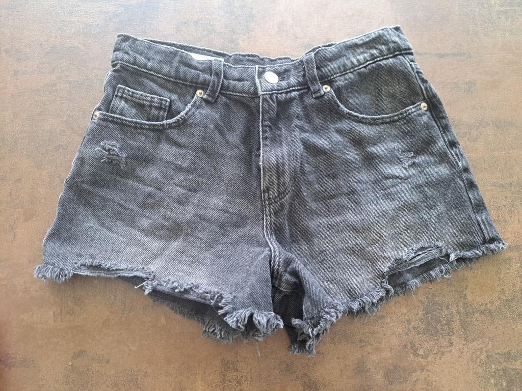 Zwarte denim shorts met gerafelde zoom - Zara, Overige jeansmaten, Ophalen of Verzenden, Gedragen, Zara