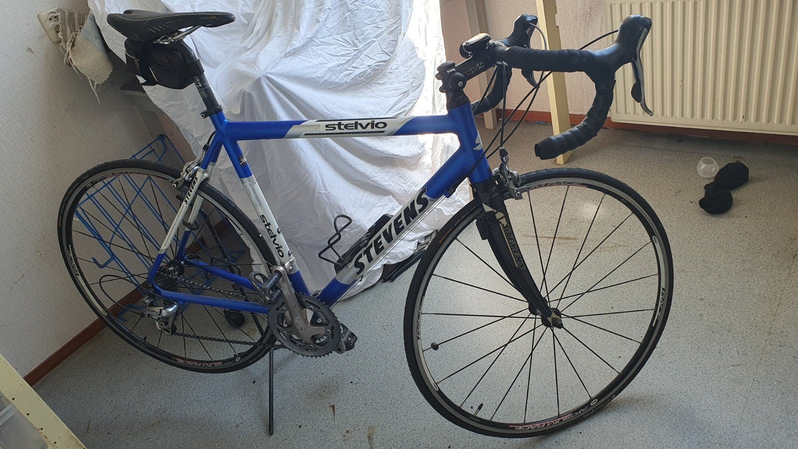 Stevens Stelvio Racefiets - Blauw/Wit, Fietsen en Brommers, Fietsen | Racefietsen, 28 inch, Gebruikt, Aluminium, Meer dan 20 versnellingen