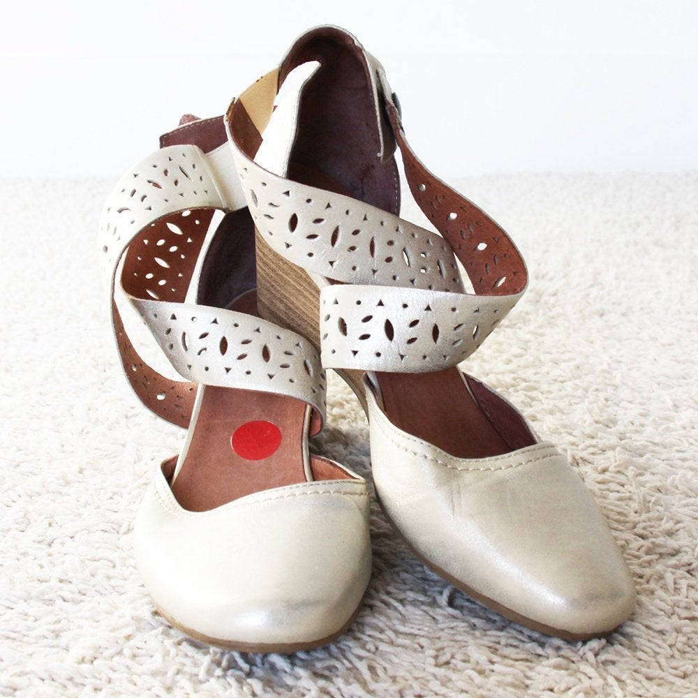 Prachtige Zilveren Leren Carmens Pumps (Maat 40) - s8 € 30,-, Pumps, Overige kleuren, Ophalen of Verzenden, Zo goed als nieuw