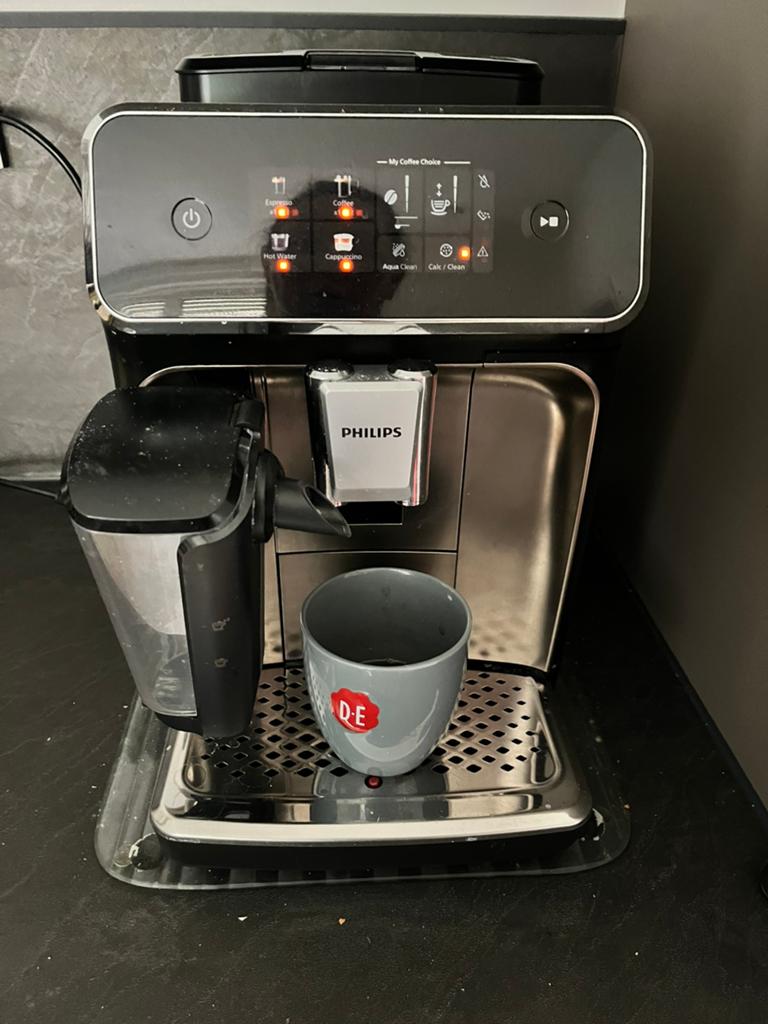 Philips volautomatische espressomachine 2300 serie, Witgoed en Apparatuur, Ophalen, Afneembaar waterreservoir, Gebruikt, Espresso apparaat
