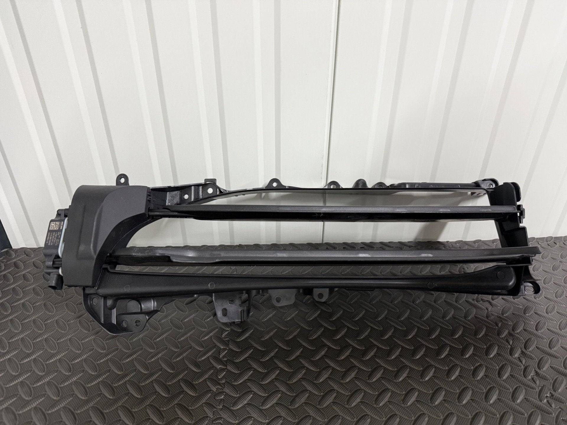 Porsche Taycan/Audi E-tron GT radiateur rooster 9J1121753D, Auto-onderdelen, Porscheplatz 1
70435  Stuttgart, DE, Porsche, Nieuw