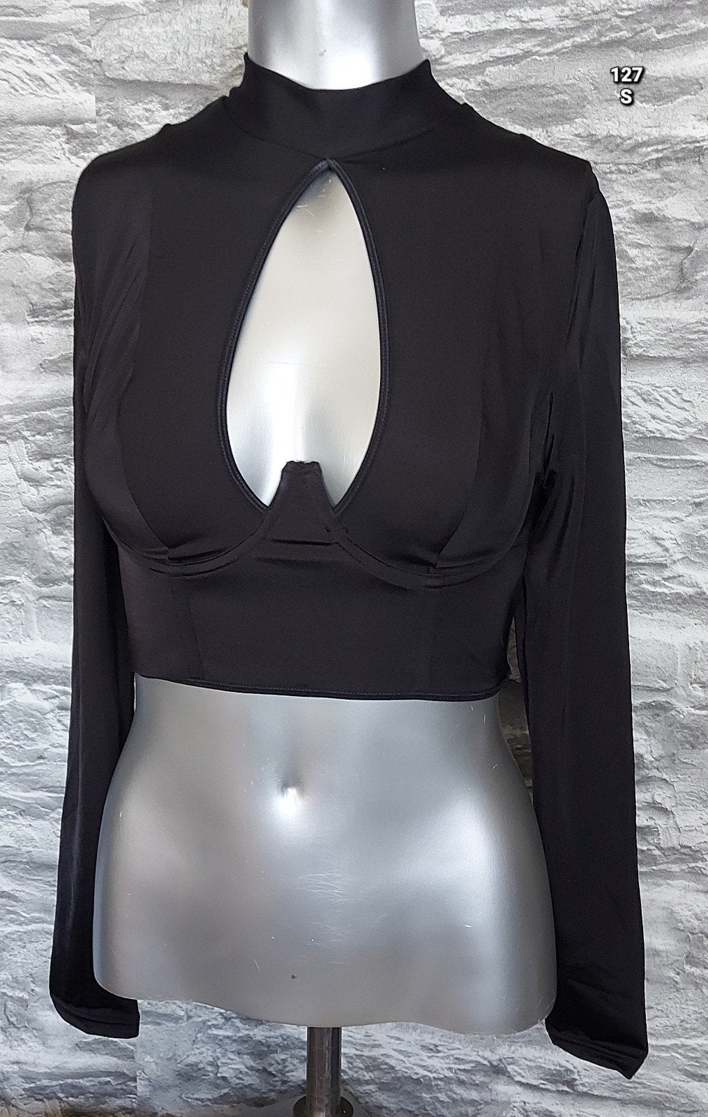 kinky Zwarte crop top met lange mouwen en open detail, Zwart, Nieuw, Ophalen of Verzenden, Lange mouw