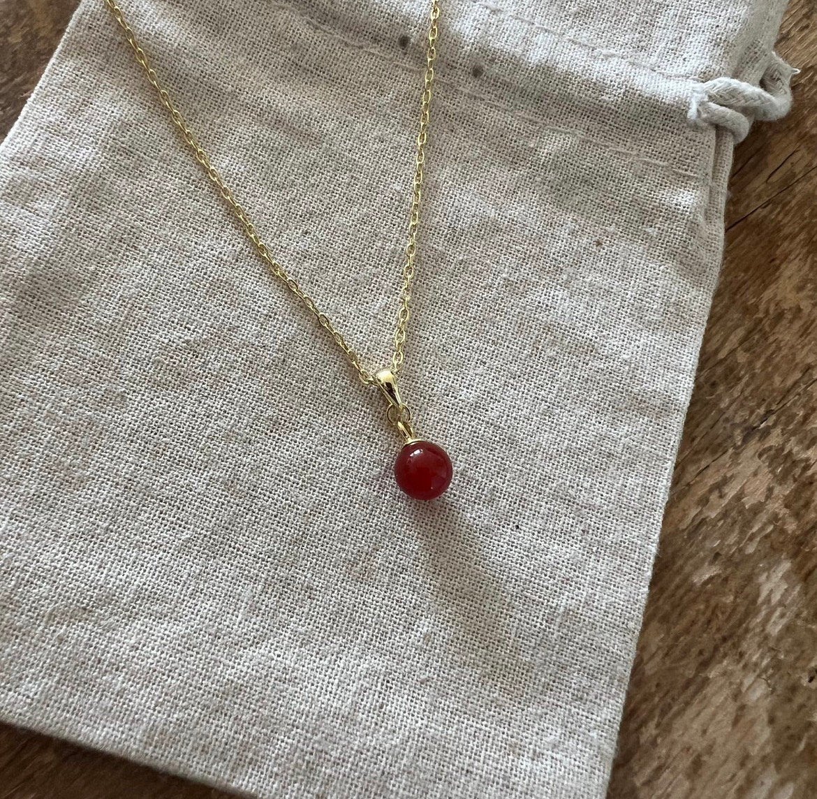 Zilveren 925 goud vergulde ketting met rode jade, Verzenden, Zo goed als nieuw, Met edelsteen, Goud