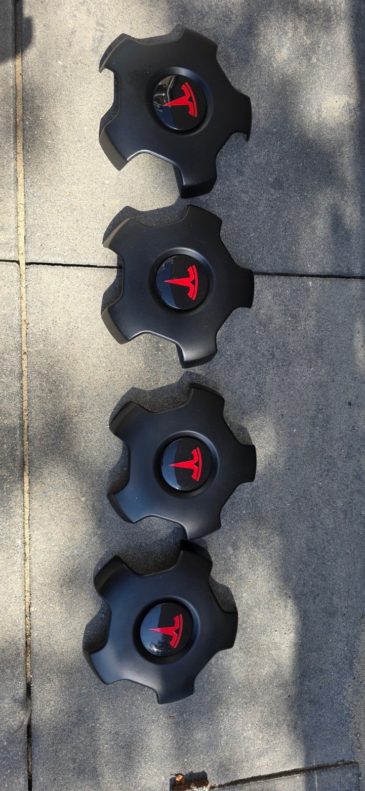 Tesla Model 3 Sport wieldoppen met rood logo, Ophalen of Verzenden, Zo goed als nieuw