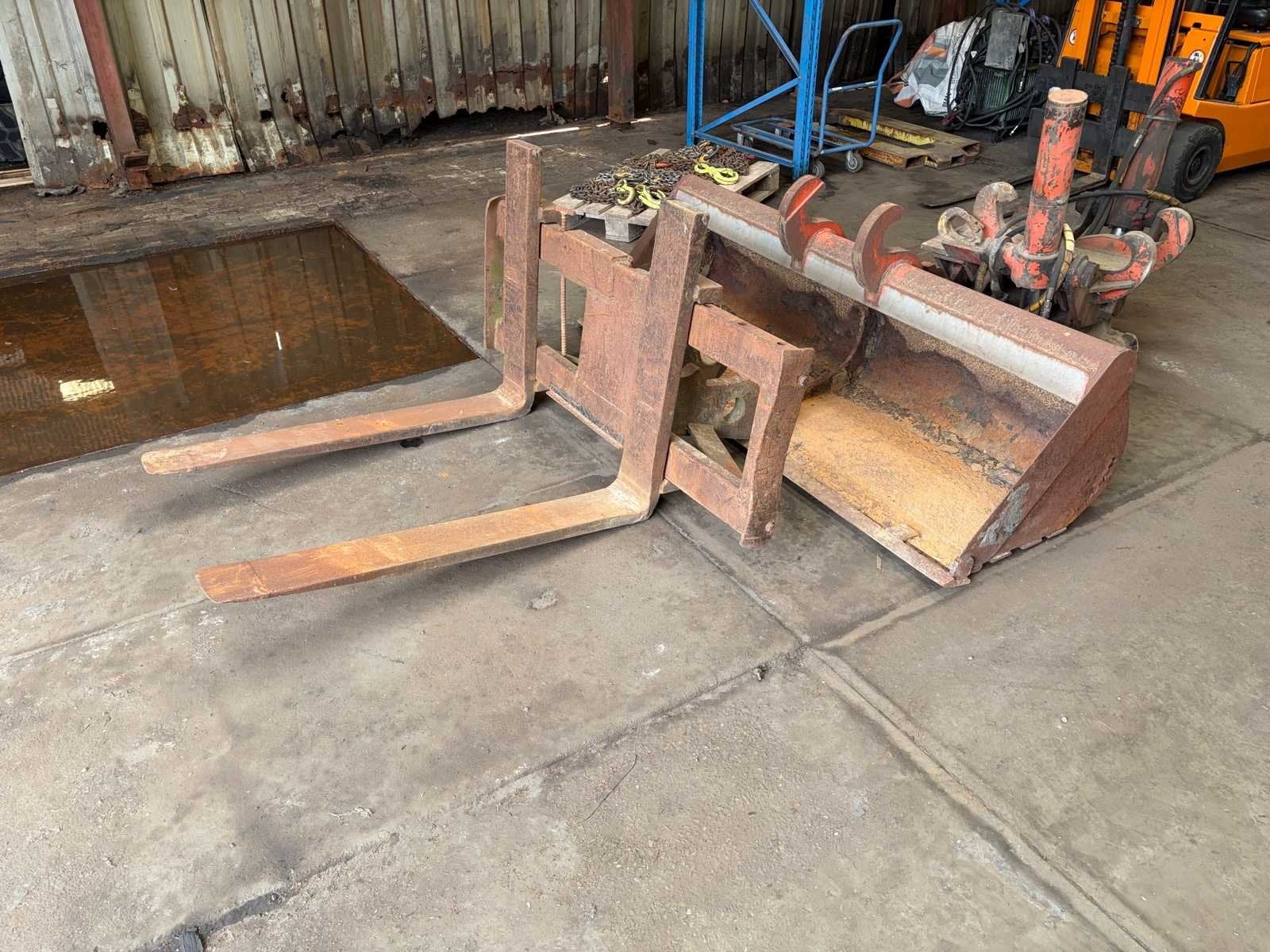 Hydraulisch kantelstuk + graafbak + vorkenbord (Atlas)