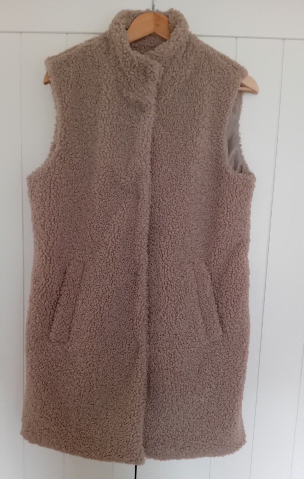 NOISY MAY teddy gilet beige lang maat S, Kleding | Dames, Bodywarmers, Maat 38/40 (M), Beige, Ophalen of Verzenden, Zo goed als nieuw