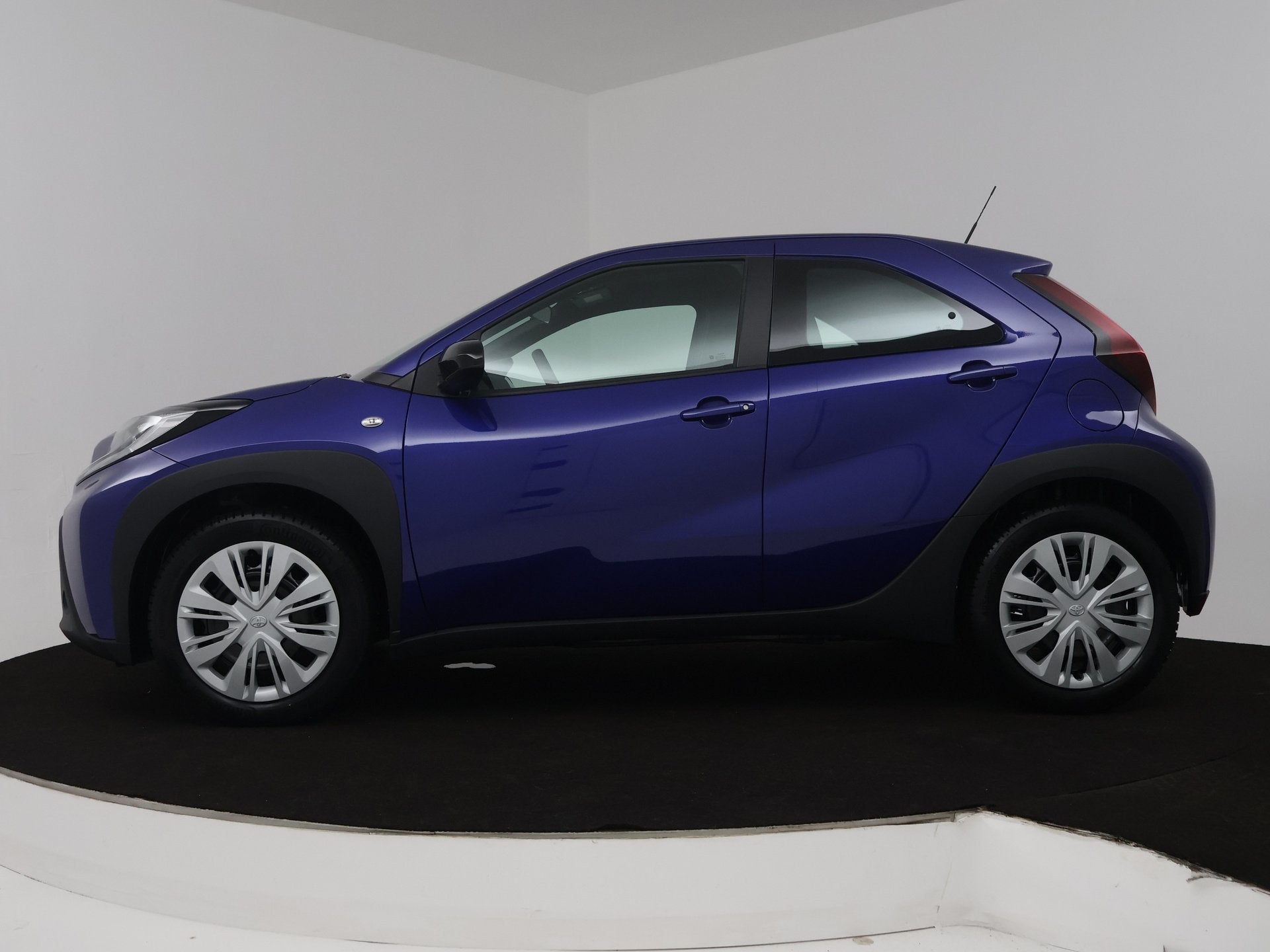 Toyota Aygo X 1.0 VVT-i MT Play | Apple CarPlay / Android Au, 12 maanden, Stof, 920 kg, Handgeschakeld