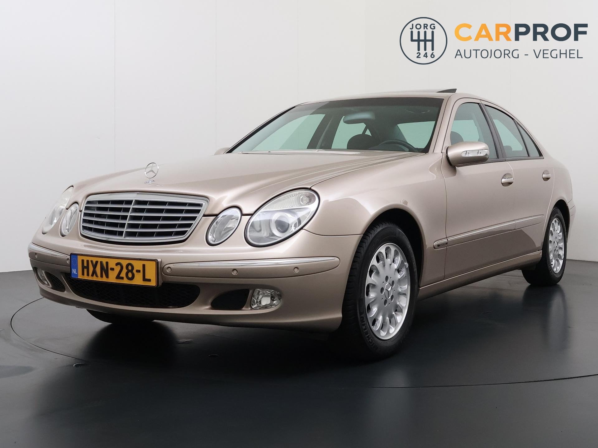 Mercedes-Benz E-klasse 240 Elegance Schuifdak Trekhaak Young, Auto's, Automaat, Gebruikt, Zwart, 2597 cc