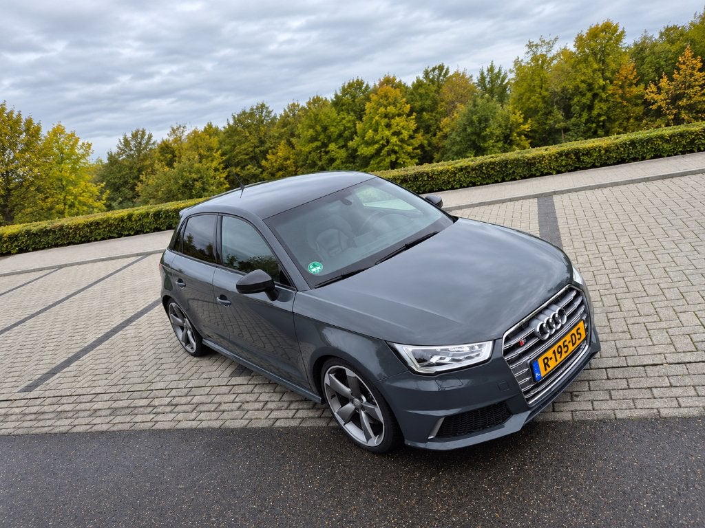 Audi S1 2.0 Tfsi Sportback Quattro 2015 Nano Grijs, Auto's, Zwart, 4 cilinders, 4 stoelen, Handgeschakeld