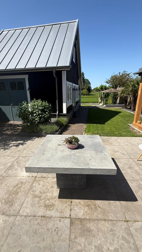 Goeie betontafel - gratis, Ophalen, Overige materialen, Vierkant, Zo goed als nieuw