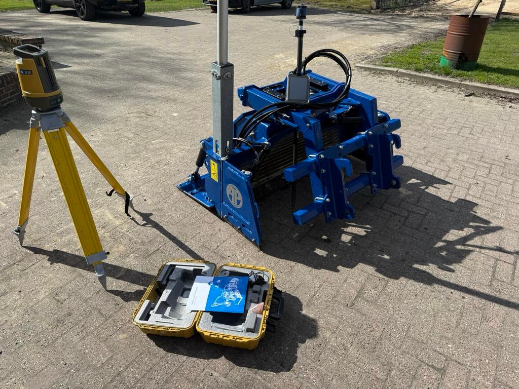Levelbak met 3D besturing, Diensten en Vakmensen, Tuinmannen en Stratenmakers, Bestrating