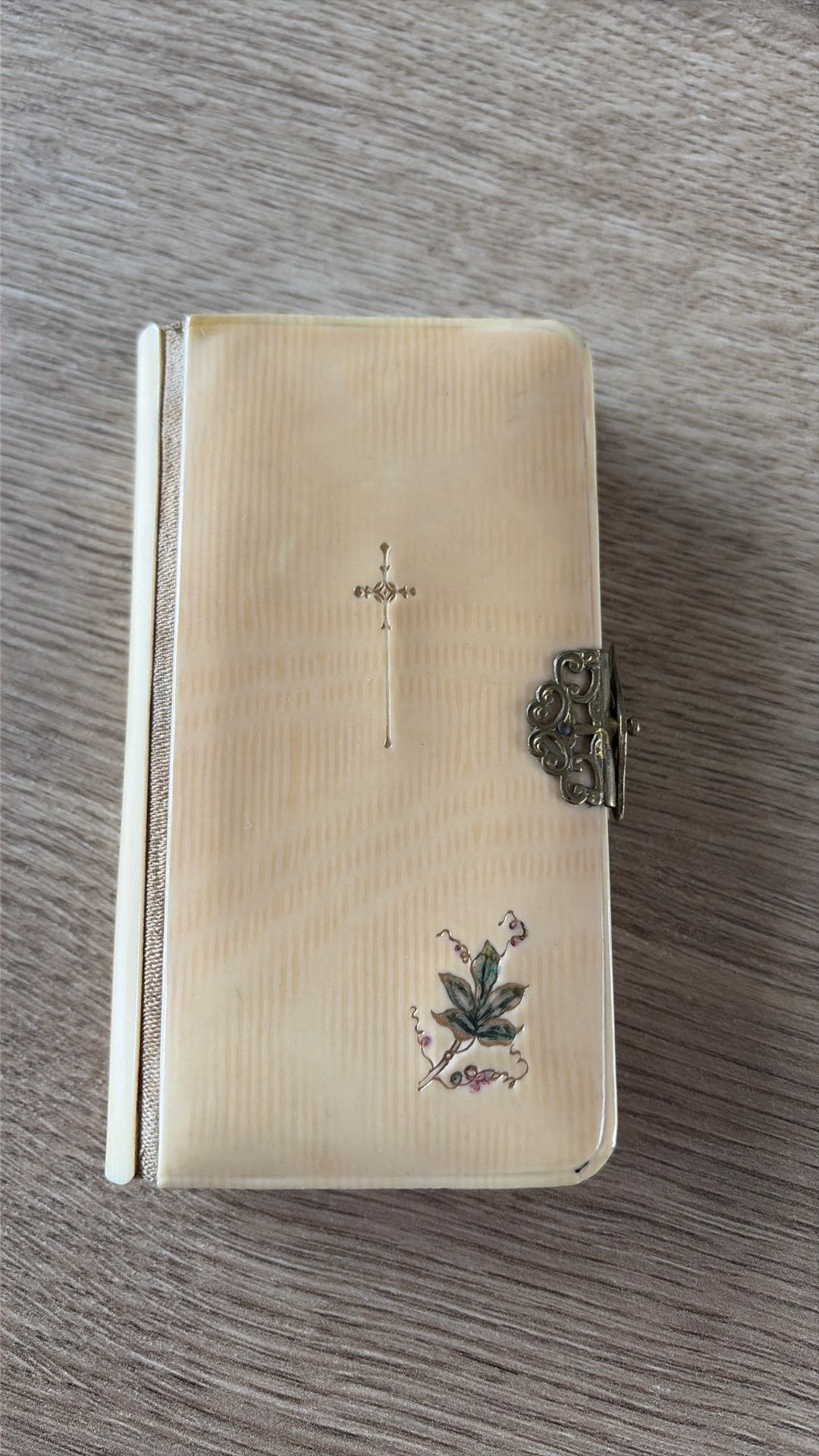 Antiek gebedenboekje met kruisbeeld en slotje, Ophalen of Verzenden