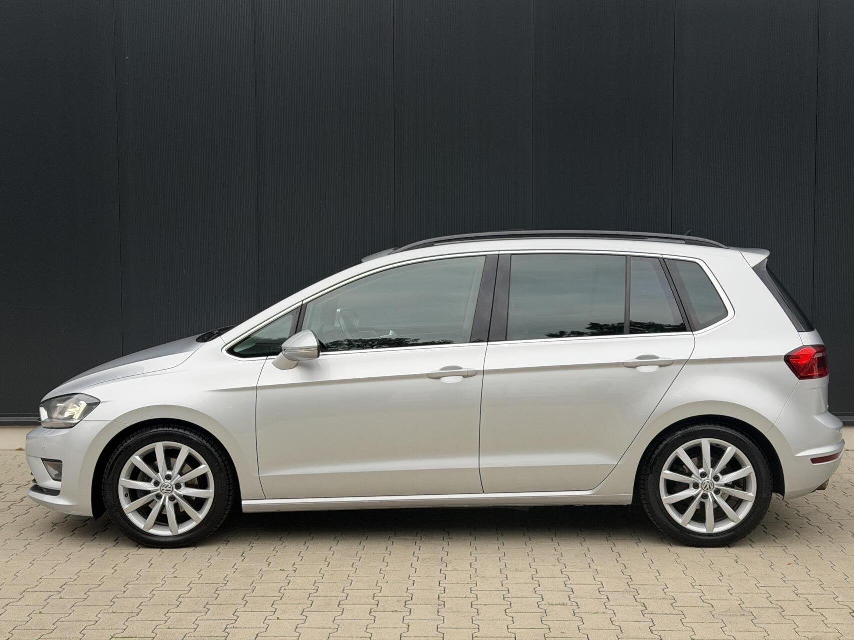 Volkswagen Golf Sportsvan 1.4 TSI Highline Pano PDC Trekhaak, Auto's, Alcantara, Golf Sportsvan, Bedrijf, 19 km/l