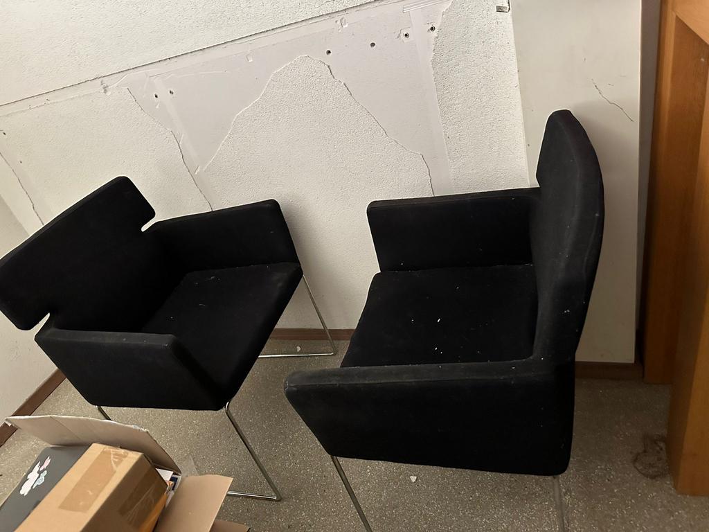 Twee Artifort stoelen, Huis en Inrichting, Stoelen, Gebruikt, Twee, Zwart, Ophalen of Verzenden