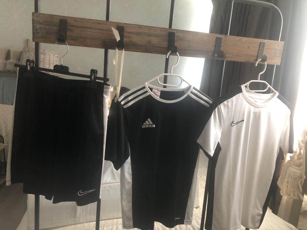 Sportkleding set: Nike shorts en Adidas/Nike shirts, Kleding | Heren, Sportkleding, Zwart, Overige maten, Ophalen of Verzenden