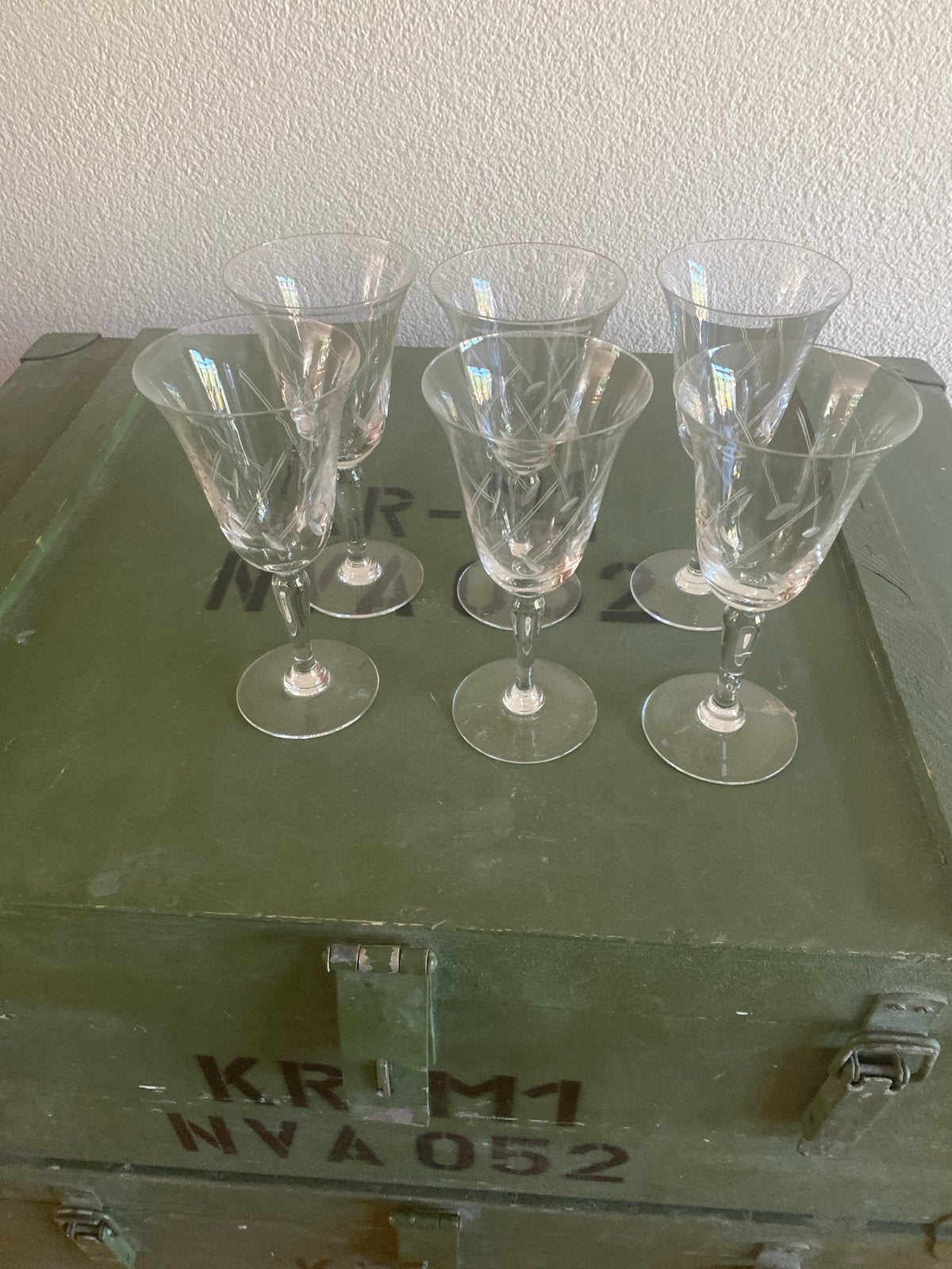 Set van 6 vintage kristallen wijnglazen met gravure, Antiek en Kunst, Antiek | Glas en Kristal, Ophalen of Verzenden