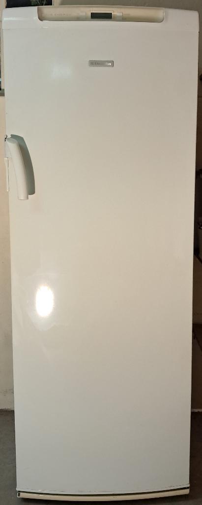 Electrolux vriezer NoFrost A+,217L,prima staat,4 lades 2 vak, Witgoed en Apparatuur, Overige Witgoed en Apparatuur, Gebruikt, Ophalen