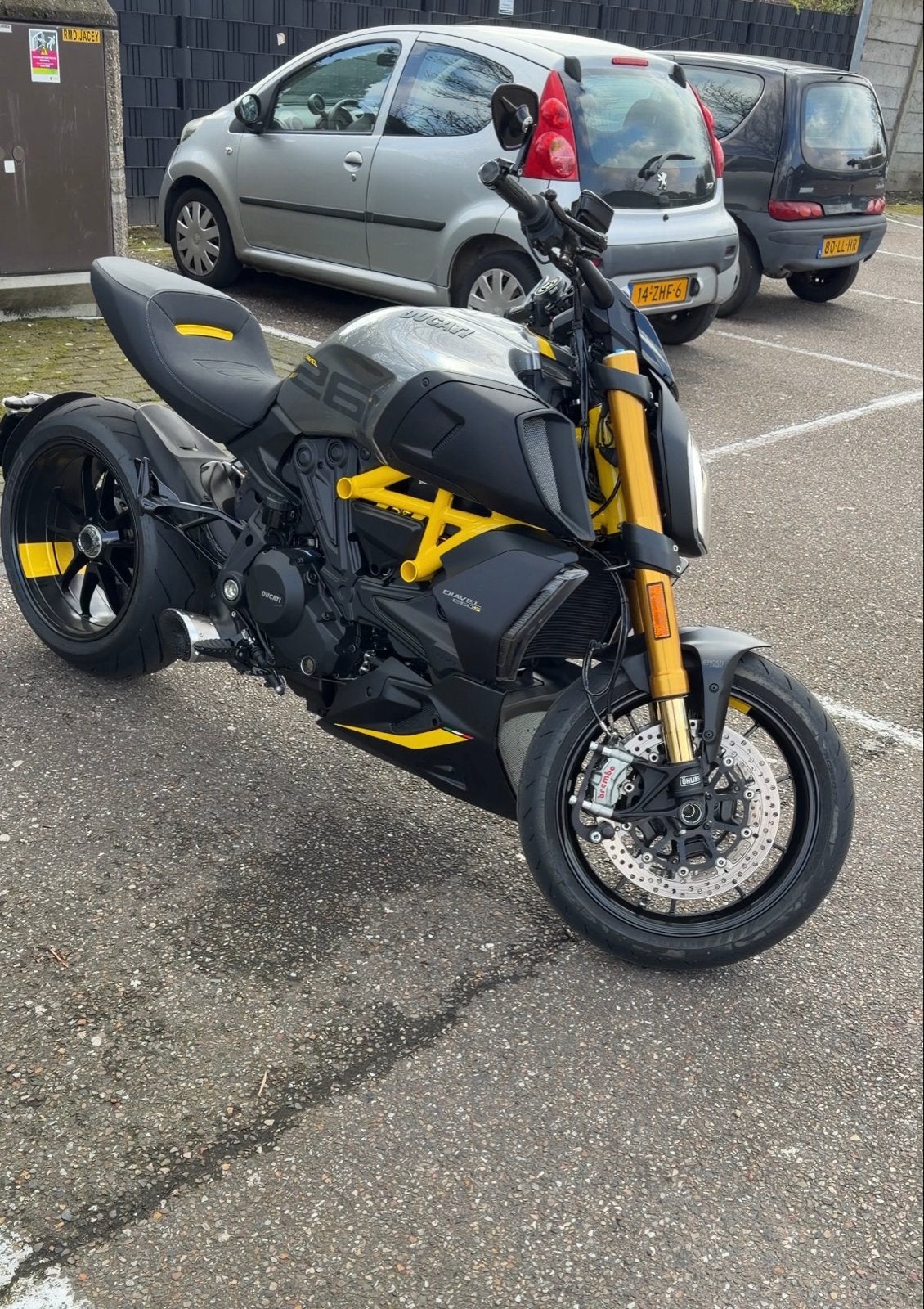Ducati Diavel 1260 S - Black and Steel Yellow Termignoni, Motoren, 2 cilinders, Motorrijbewijs A, Gebruikt, Particulier