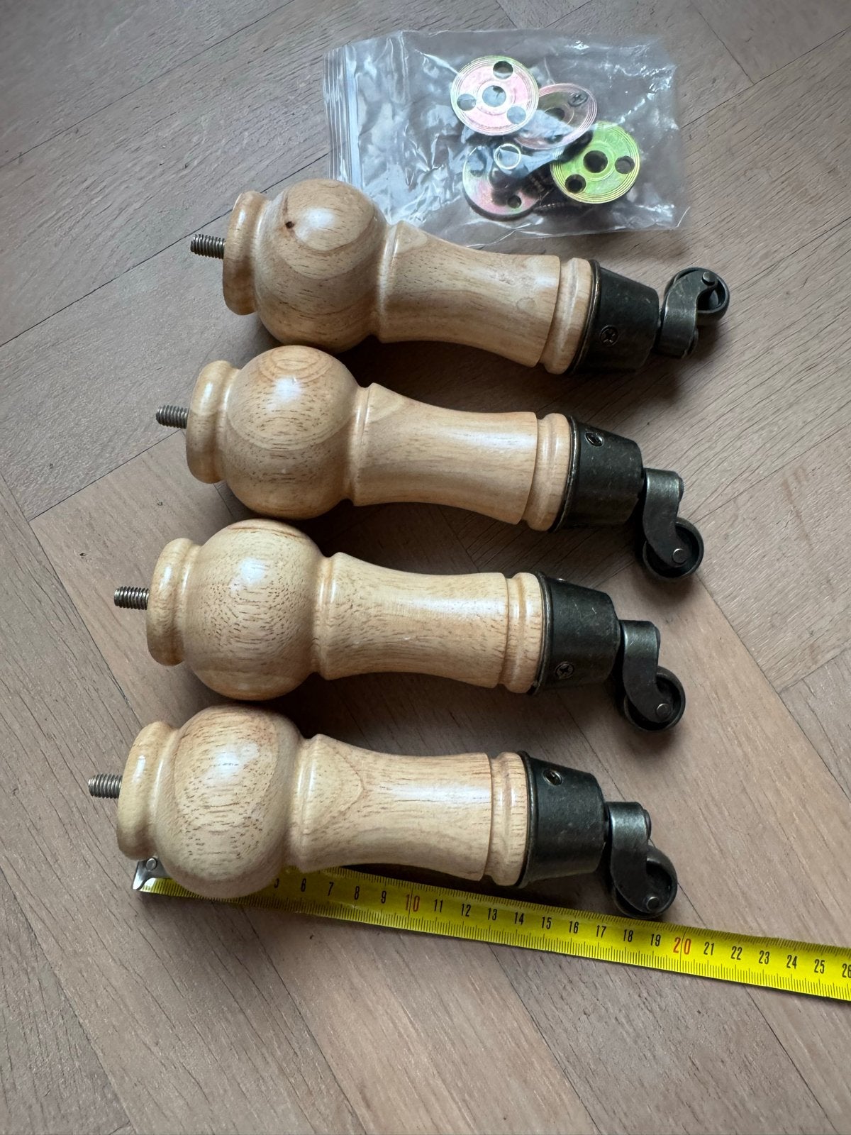 Set van 4 massief houten meubelpootjes met wieltjes, Ophalen of Verzenden, Gebruikt