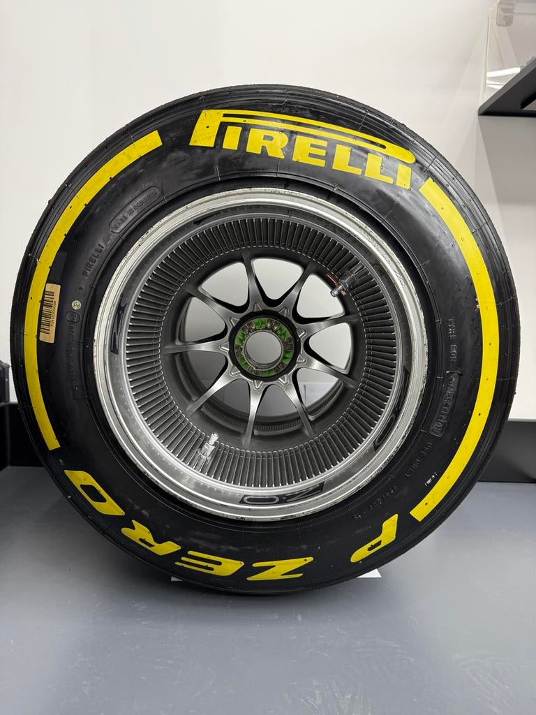 F1 Wiel 2021 Max Verstappen - Pirelli Band, Ophalen of Verzenden, Gebruikt