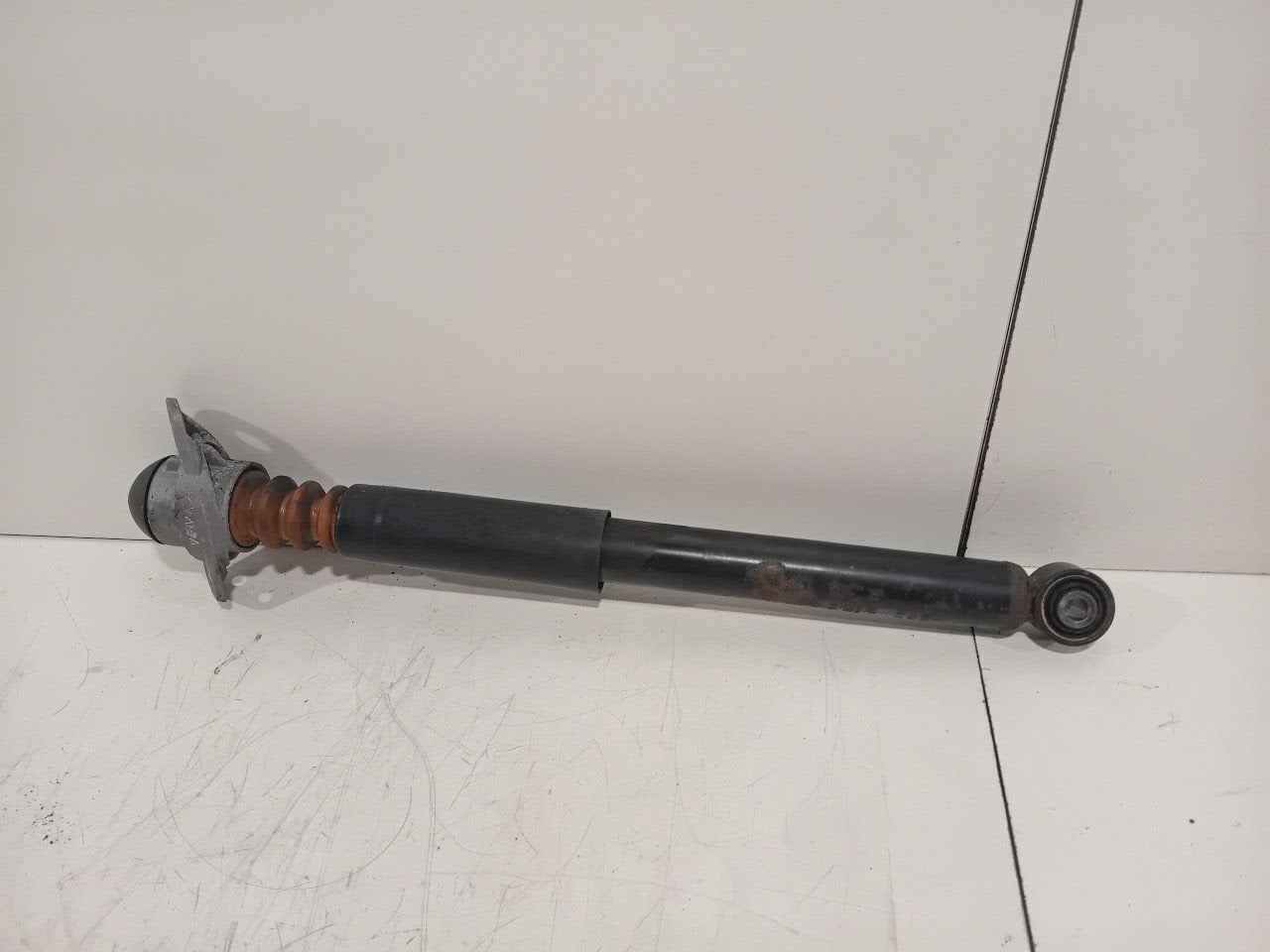 Schokbreker rechts achter Volkswagen Golf, Onderdelen@venauto.nl, Van der Ven Autorecycling B.V., Gebruikt, Ettenseweg 76, 4706 PB Roosendaal, The Netherlands