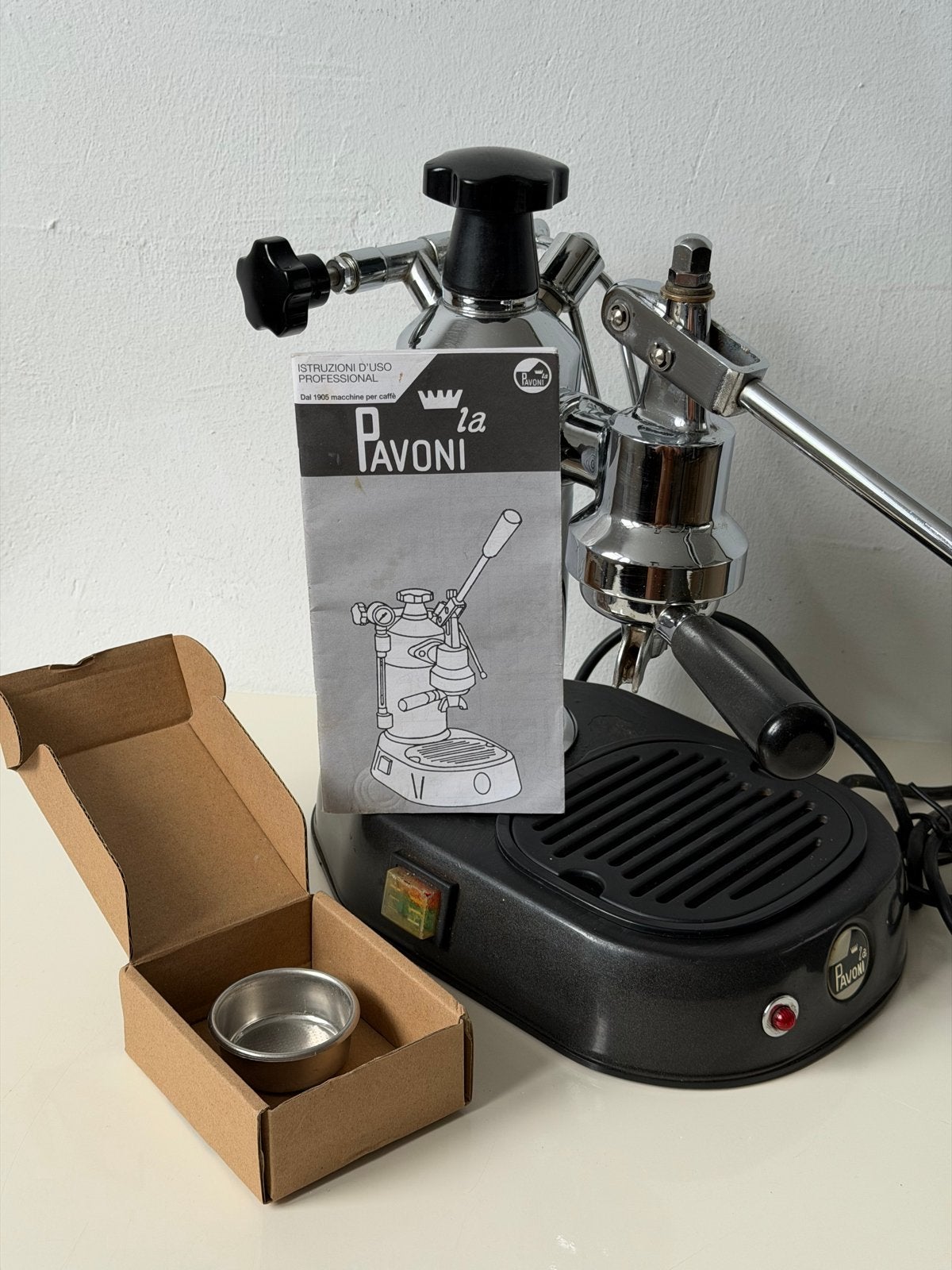 La Pavoni Espresso Machine - Vintage Model, Stoompijpje, Gebruikt, Espresso apparaat, Gemalen koffie