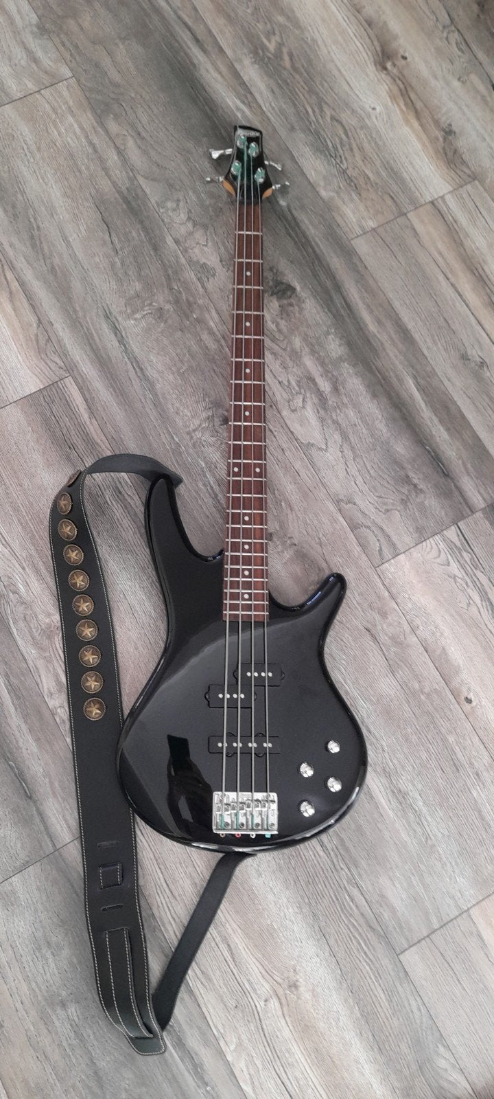 Ibanez GSR200 basgitaar met Ashdown Five Fifteen versterker, Ophalen, Gebruikt